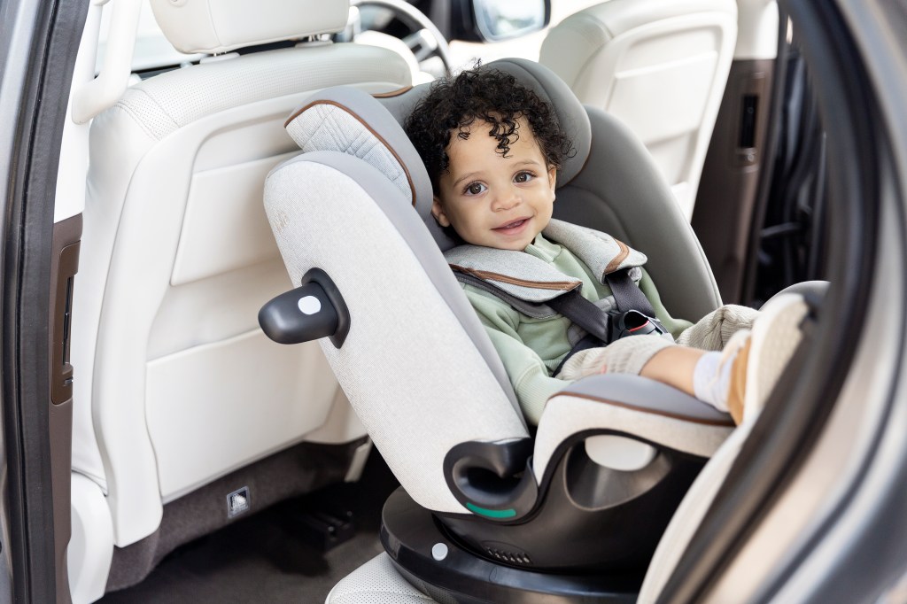 Top scaune auto în funcție de buget, testări și confortul&nbsp;bebelușilor